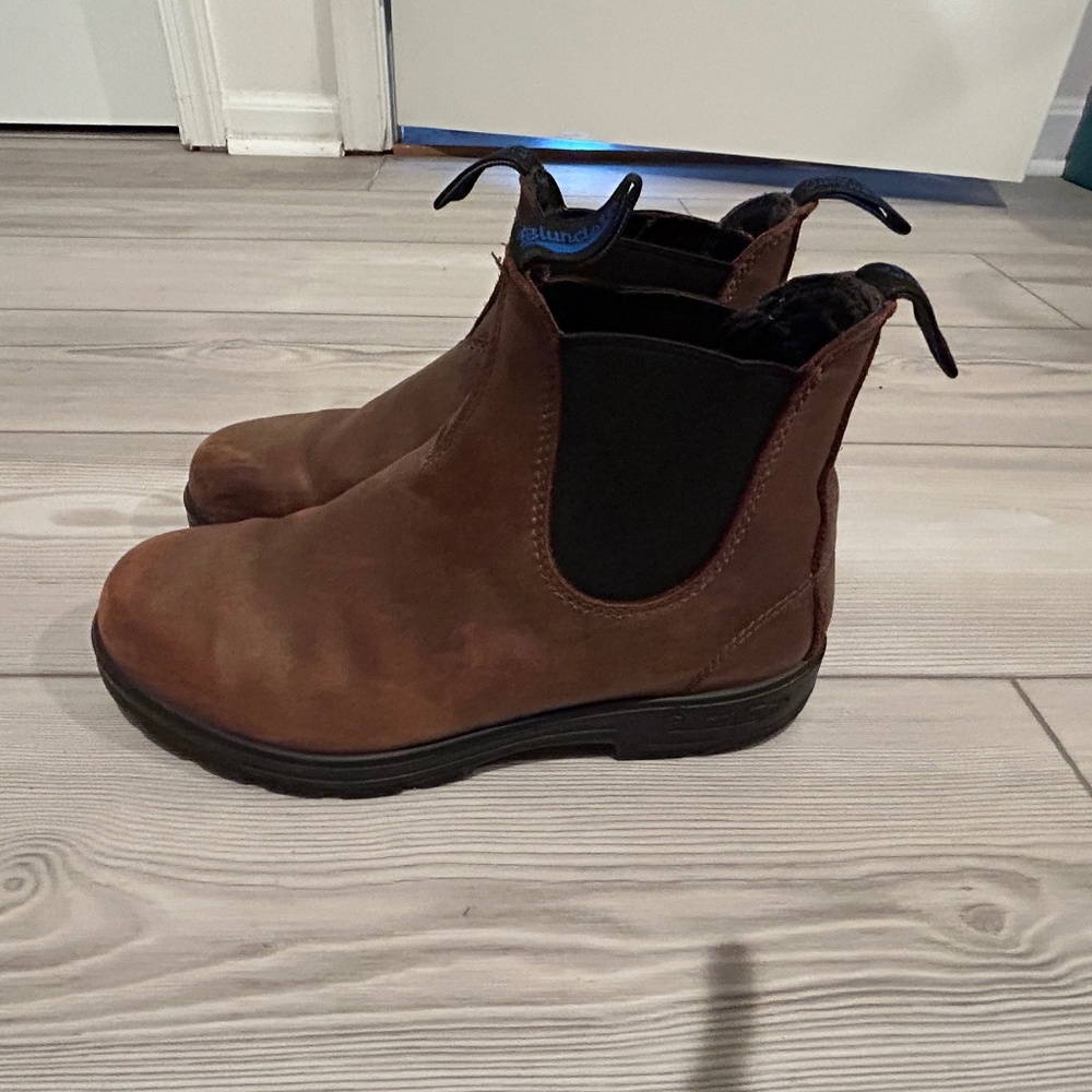 Blundstones BL1477 Waterproof Winter Chelsea Boot Women's size 7